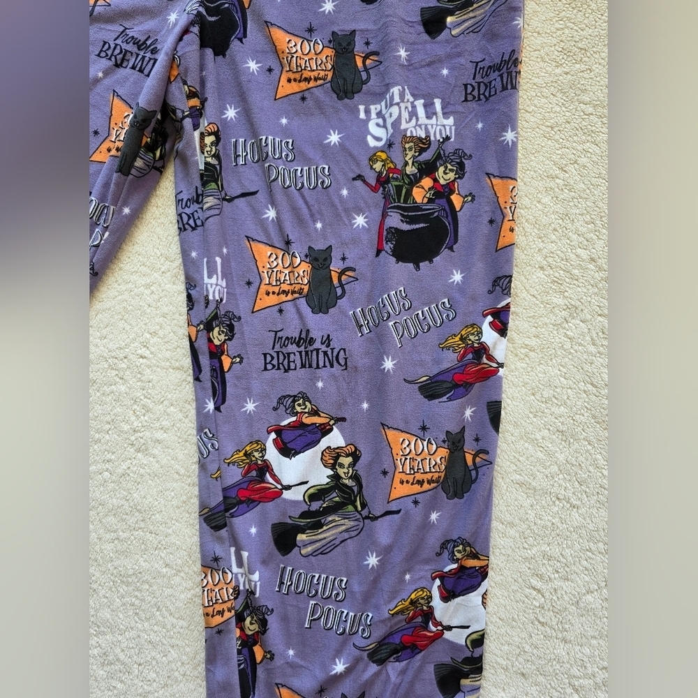 New Disney Women's Plus size 2x Hocus Pocus Halloween Velour Sleep Pants - Picture 3 of 5